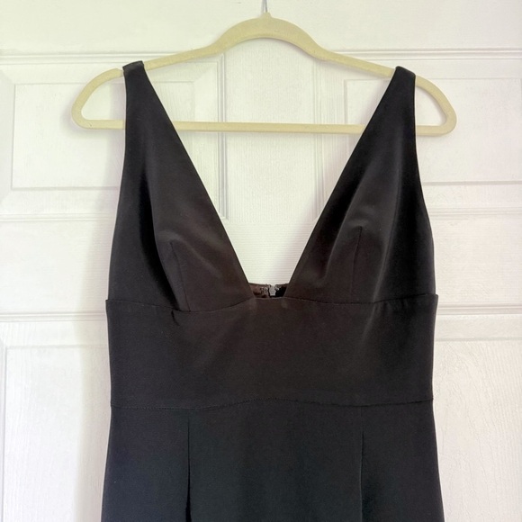 Elegant Black Midi Dress - Picture 4 of 6